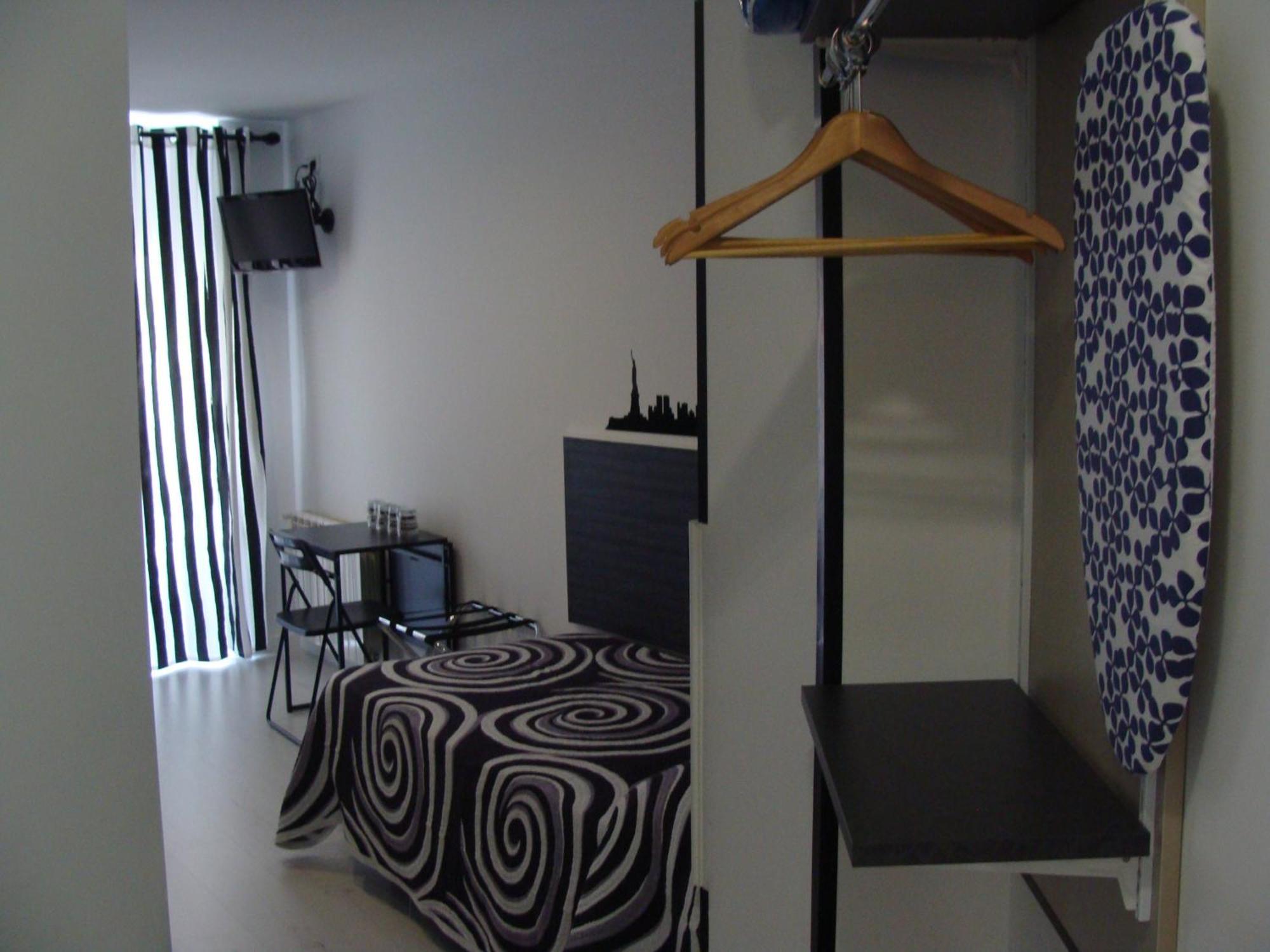 Hostal Jq Madrid 1 Ngoại thất bức ảnh