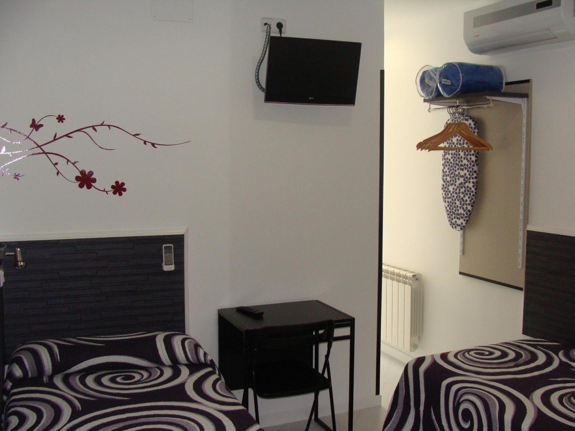 Hostal Jq Madrid 1 Ngoại thất bức ảnh