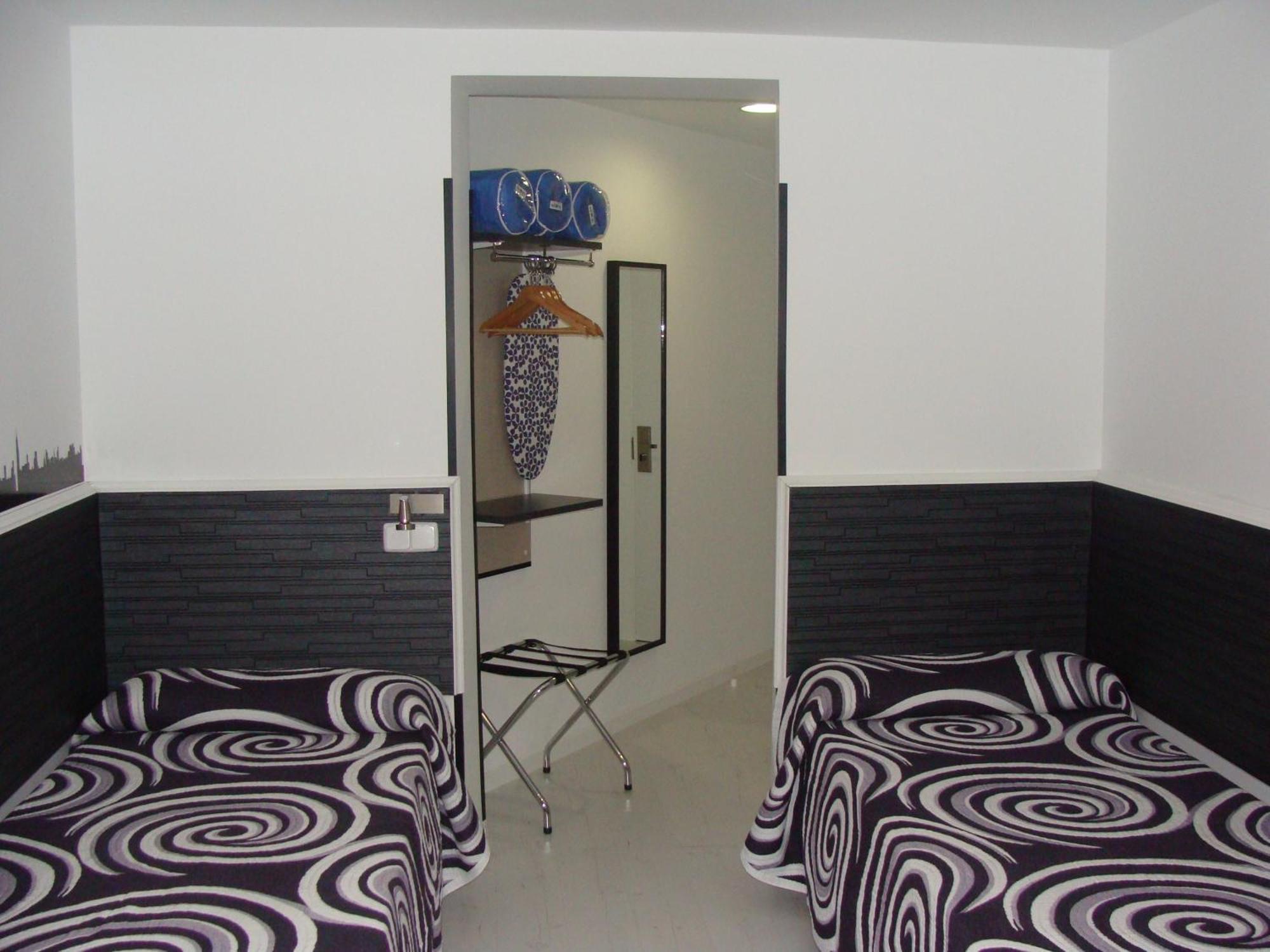 Hostal Jq Madrid 1 Ngoại thất bức ảnh