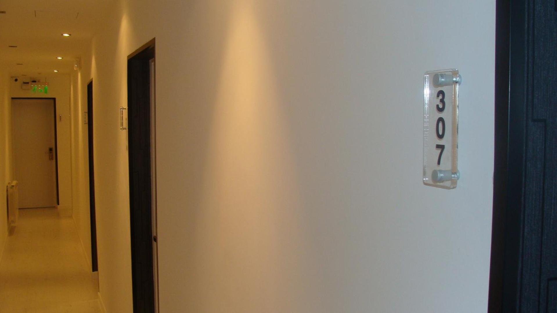 Hostal Jq Madrid 1 Ngoại thất bức ảnh