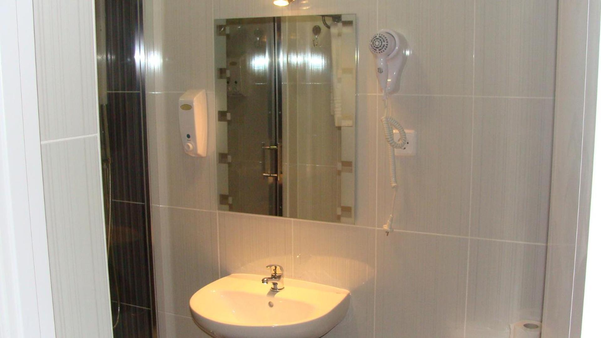 Hostal Jq Madrid 1 Ngoại thất bức ảnh