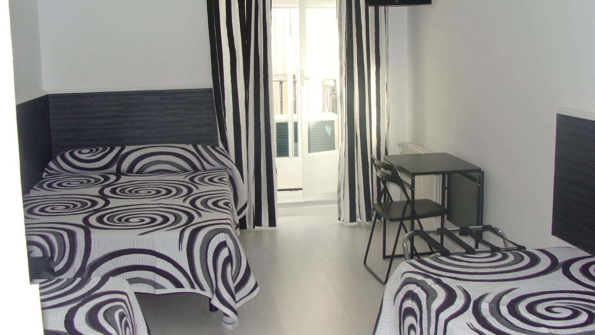 Hostal Jq Madrid 1 Ngoại thất bức ảnh