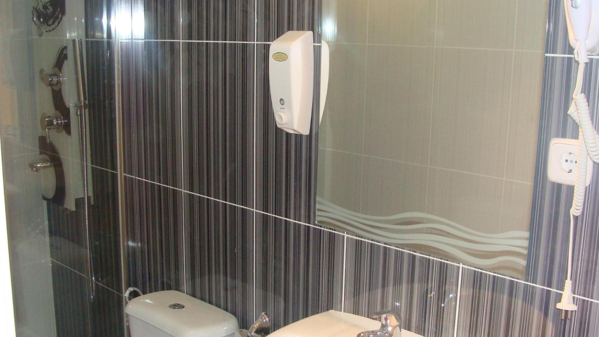 Hostal Jq Madrid 1 Ngoại thất bức ảnh