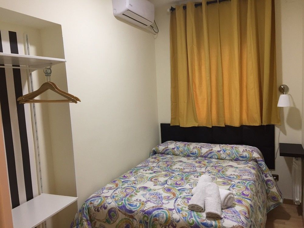 Hostal Jq Madrid 1 Ngoại thất bức ảnh