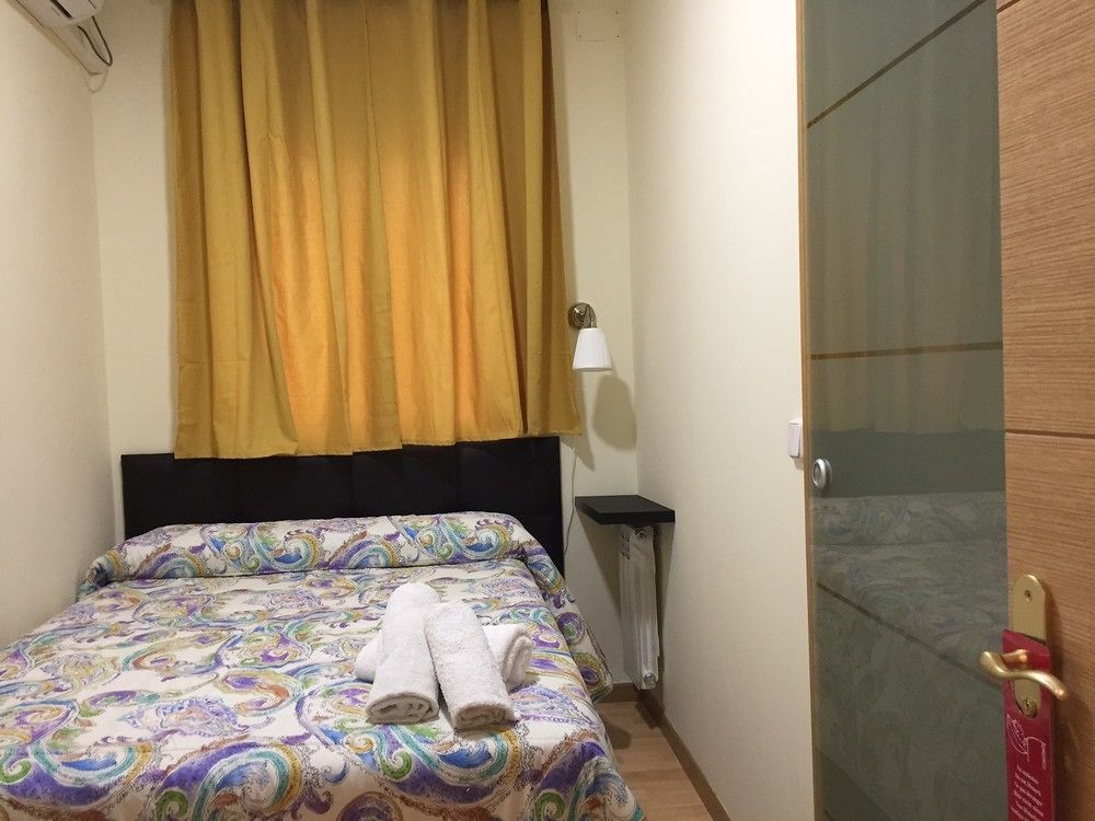 Hostal Jq Madrid 1 Ngoại thất bức ảnh