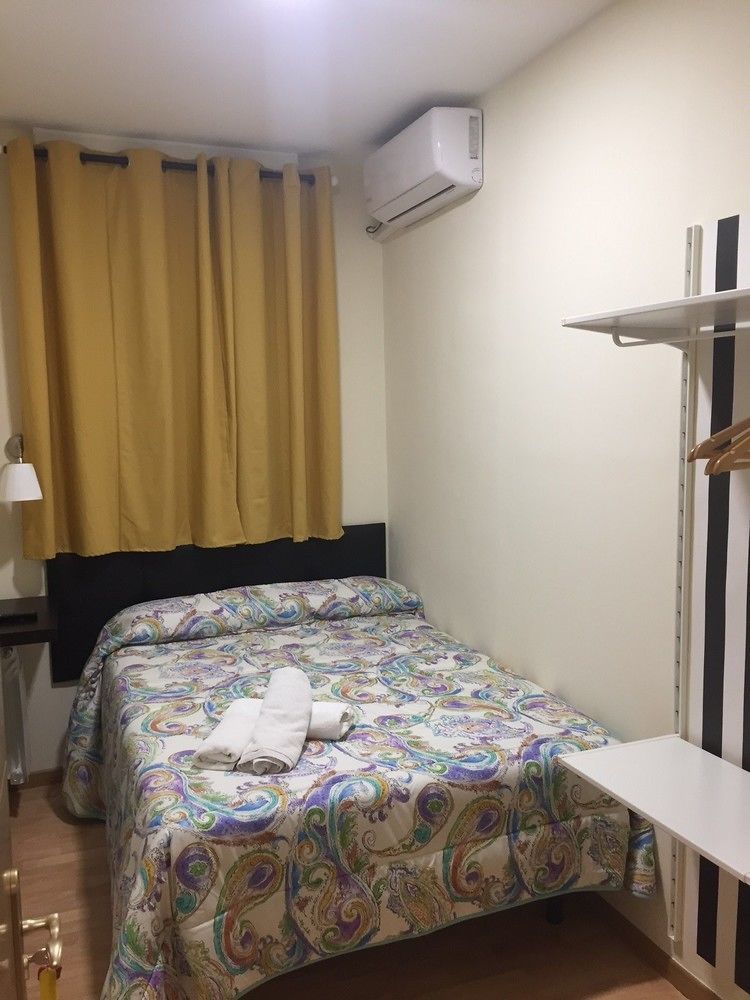 Hostal Jq Madrid 1 Ngoại thất bức ảnh