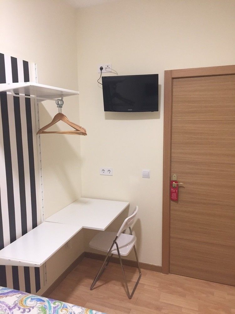 Hostal Jq Madrid 1 Ngoại thất bức ảnh