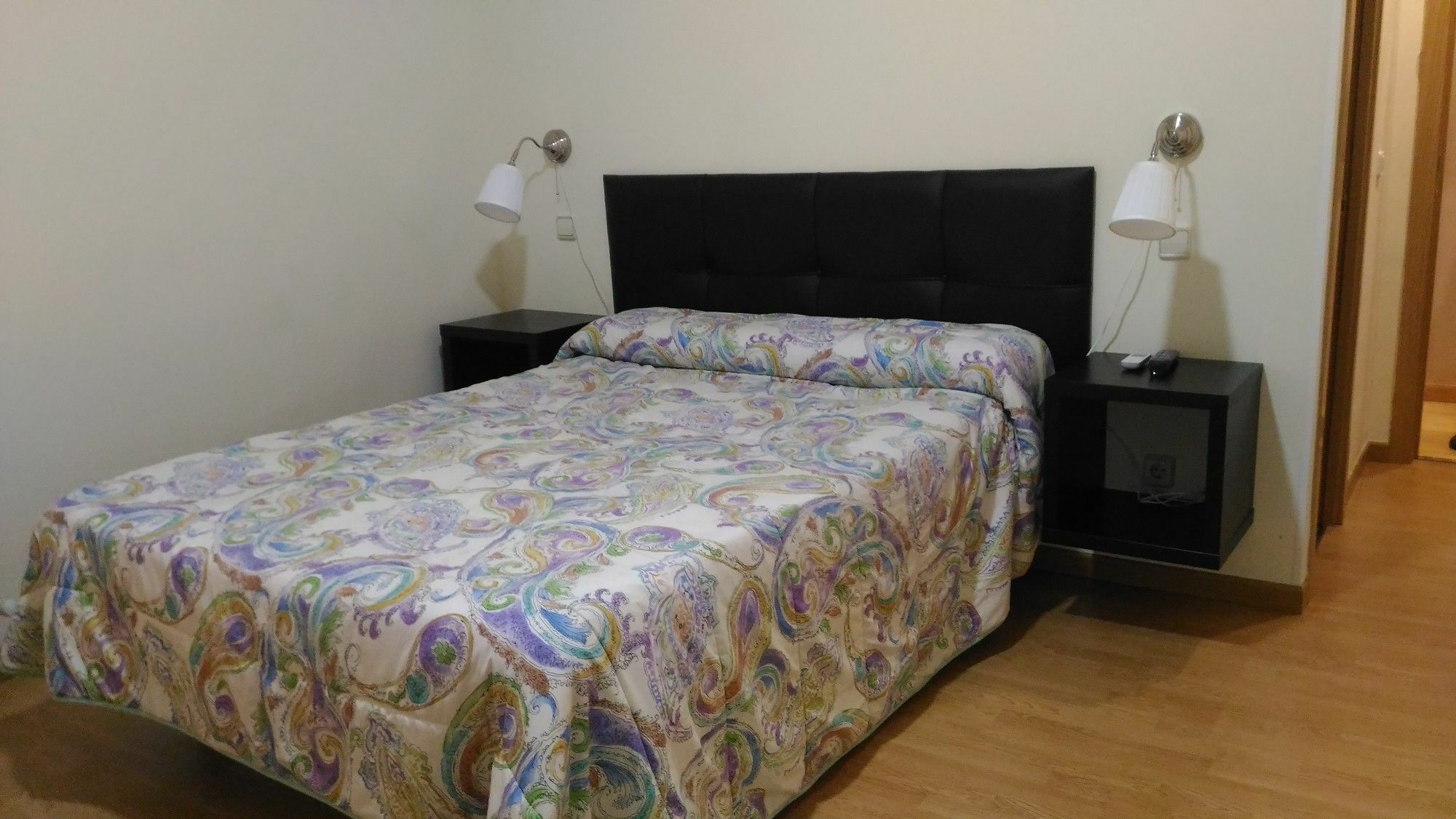 Hostal Jq Madrid 1 Ngoại thất bức ảnh