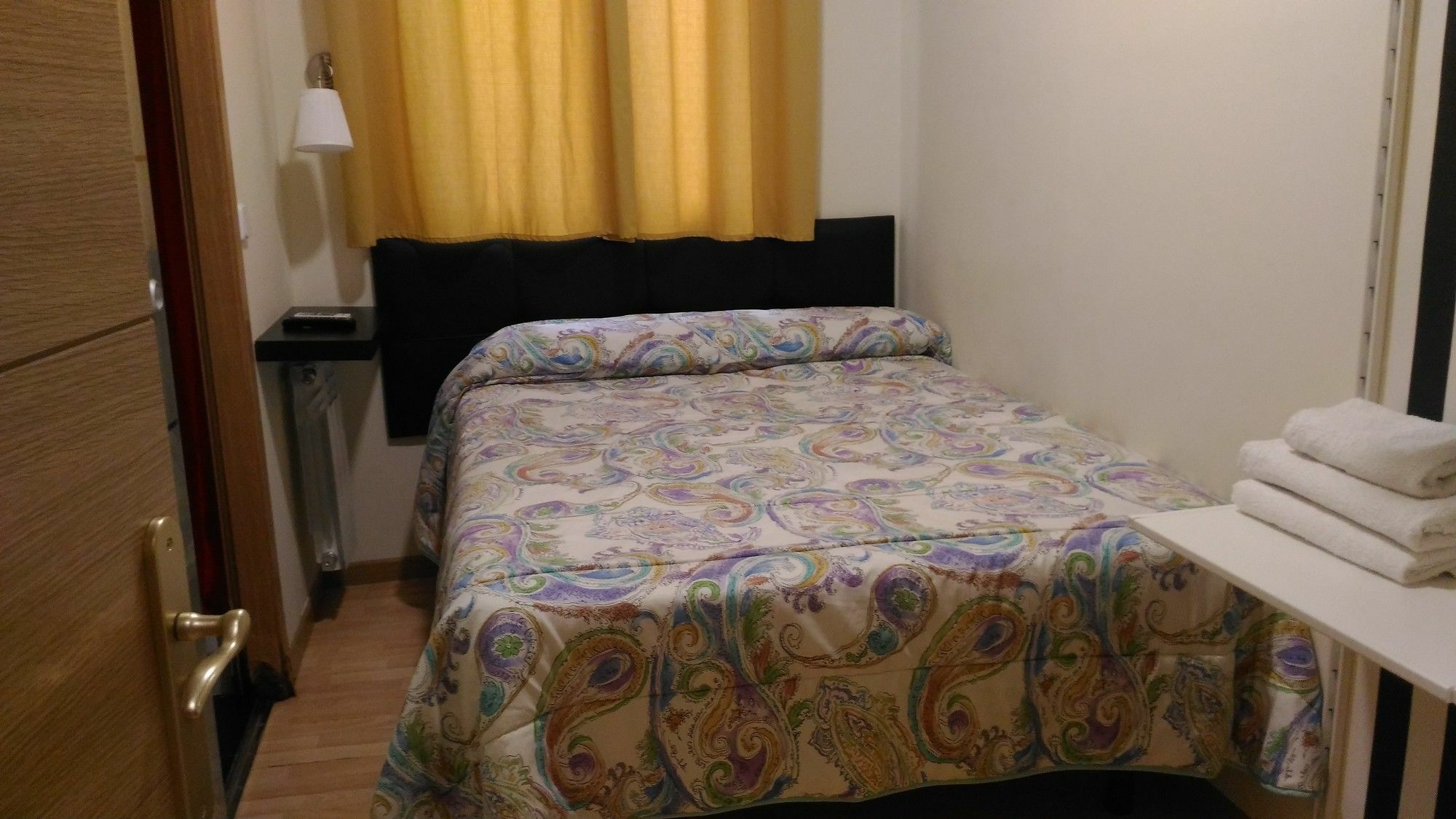 Hostal Jq Madrid 1 Ngoại thất bức ảnh