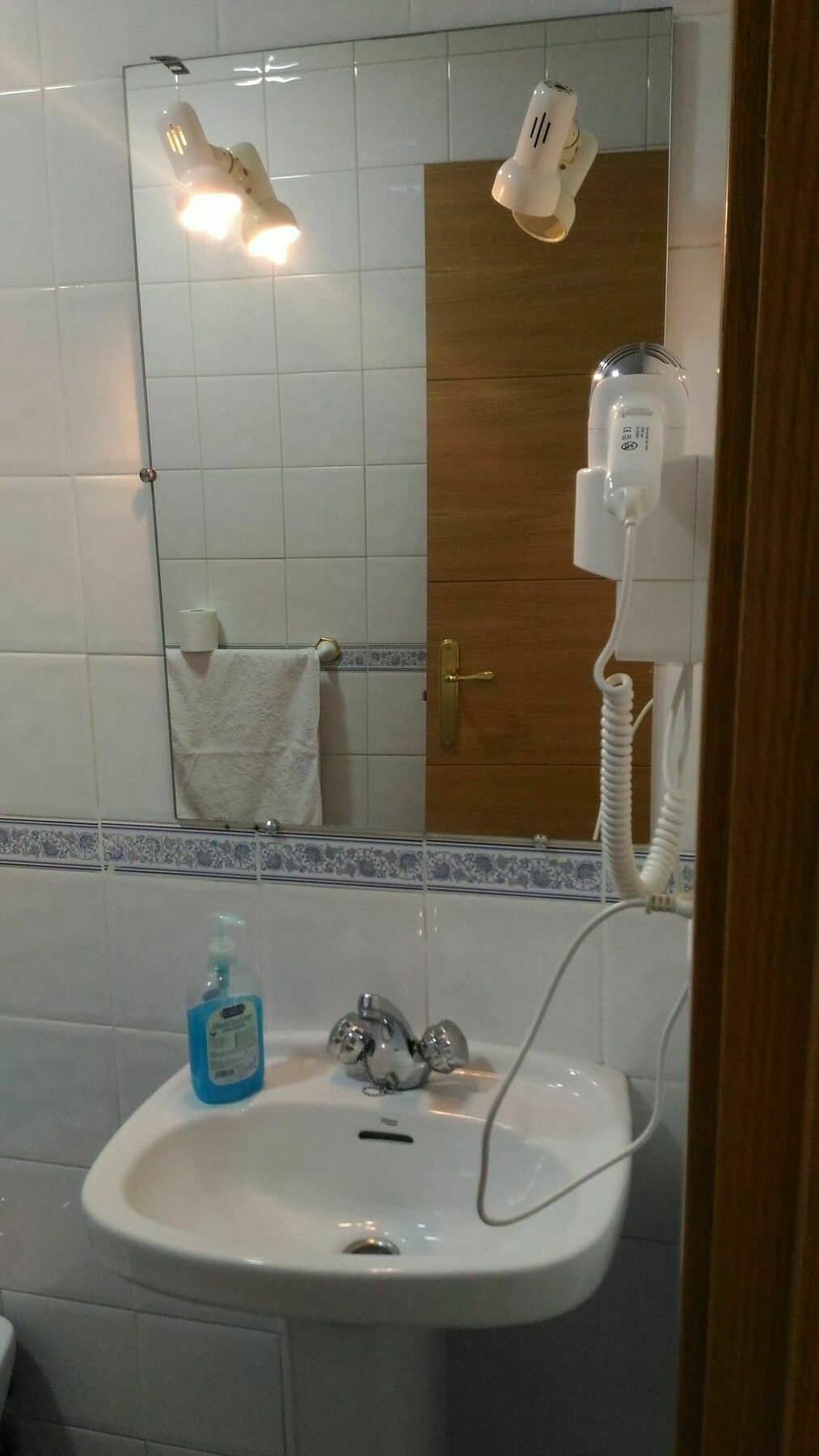 Hostal Jq Madrid 1 Ngoại thất bức ảnh